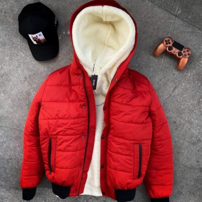 Чоловіча зимова куртка червона - стьобана з капюшоном.
