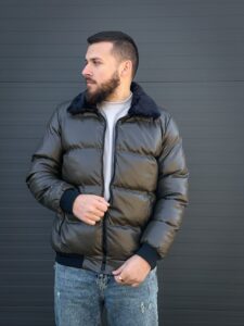 Чоловіча стьобана курточка Кольору Хакі з Манжетами і Хутряним Коміром