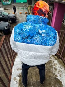 Мужская Стёганная Белая Куртка - Укороченный Пуховик с Принтом