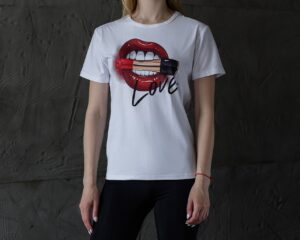 Женская Хлопковая Белая Футболка "Bullet Love" с Ярким Принтом на Лето