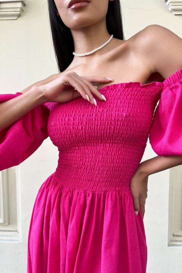 Женское Льняное Малиновое Платье Илона Мини - на Резинке Сверху с Открытыми Плечами и Объемными Рукавами