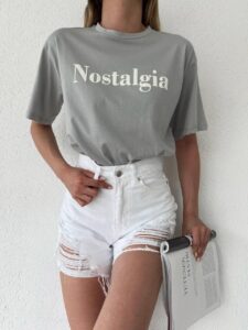 Женская Серая Футболка Оверсайз - Летняя с Удлиненными Рукавами и Надписью Nostalgia