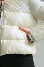 Женский Белый Жемчужный Пуховик Укороченный - Демисезонная Куртка с Высоким Воротником Стойкой