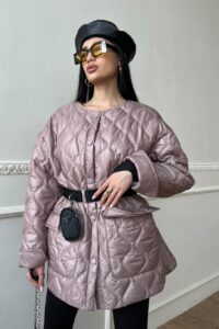 Женская Пудровая Куртка Весна Оверсайз - Демисезонная Стеганая из Плащевки на Кнопках Заклепках