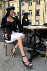 Женское Черное Платье Мини Карин - с Квадратным Вырезом Декольте и Шнуровкой Спереди