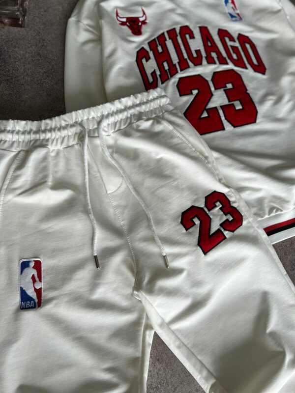 Мужской Белый Спортивный Костюм Chicago Bulls – Чикаго Буллз Коттоновый Оверсайз с Нашивками