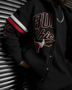 Мужская Утепленная Черная Кофта Оверсайз Chicago Bulls – Чикаго Буллз с Капюшоном на Флисе