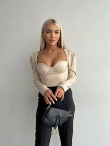 Женский Бежевый Кожаный Топ Бюстье с Фигурным Вырезом Декольте и Объемными Рукавами