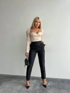 Женский Бежевый Кожаный Топ Бюстье с Фигурным Вырезом Декольте и Объемными Рукавами