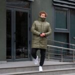 Мужская Длинная Зимняя Куртка Парка Цвета Хаки - Прямого Кроя с Капюшоном и Манжетами