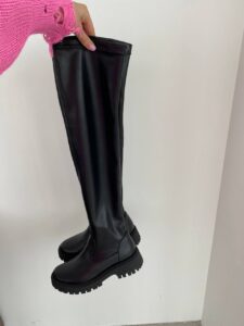 Женские Демисезонные Черные Сапоги Ботфорты - Высокие из Натурально Кожи с Байкой