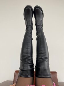 Женские Демисезонные Черные Сапоги Ботфорты - Высокие из Натурально Кожи с Байкой