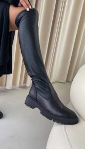Женские Демисезонные Черные Сапоги Ботфорты - Высокие из Натурально Кожи с Флисом