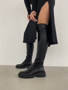 Женские Демисезонные Черные Сапоги Ботфорты - Высокие из Натурально Кожи с Флисом