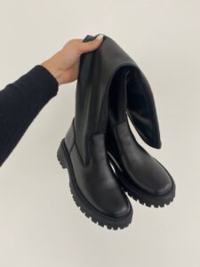 Женские Демисезонные Черные Сапоги Ботфорты - Высокие из Натурально Кожи с Флисом