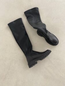 Женские Демисезонные Черные Сапоги Ботфорты - Высокие из Натурально Кожи с Флисом