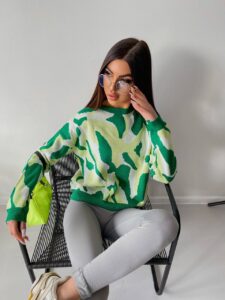 Женский Зеленый Свитер Оверсайз с Ярким Принтом