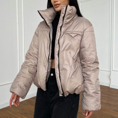 Женская Демисезонная Бежевая Куртка Сия - Прямого Кроя на Молнии с Высоким Воротником Стойкой