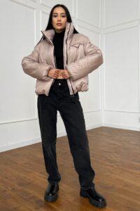 Женская Демисезонная Бежевая Куртка Сия - Прямого Кроя на Молнии с Высоким Воротником Стойкой