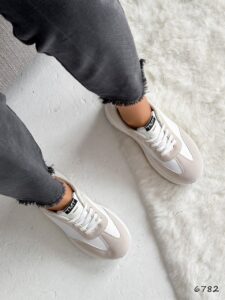 Женские Демисезонные Кроссовки Белые Бежевые из Экозамши Экокожи внутри Текстиль