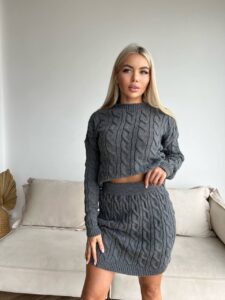 Женский Вязаный Серый Костюм с Рельефным Узором Косичка - Свитер + Юбка Мини