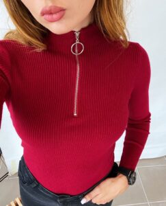 Женский Красный Гольф в Рубчик с Молнией на Воротнике и Укороченными Рукавами