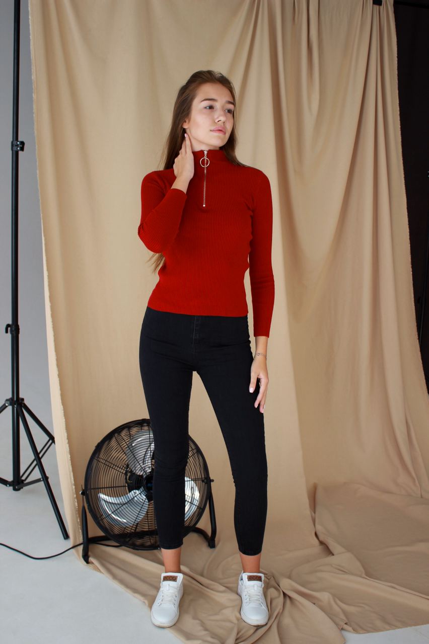 photo_2023-03-13_09-59-21 Женский Красный Гольф в Рубчик с Молнией на Воротнике и Укороченными Рукавами