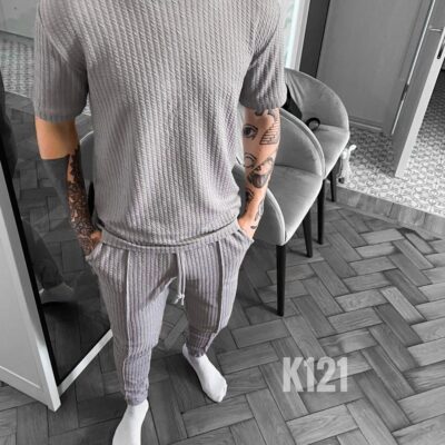 Мужской Трикотажный Серый Костюм Комплект из Фактурной Ткани - Футболка + Штаны со Стрелками