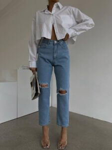 Женские Голубые Джинсы Прямого Кроя - Укороченные с Высокой Талией и Рваными Коленями