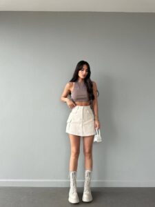 Женская Бежевая Юбка-Шорты Мини с Высокой Талией и Накладными Карманами