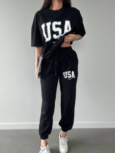Женский Летний Костюм Двойка Черного Цвета с Принтом Надписью "USA" - Объемная Футболка + Штаны Джоггеры