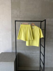 Женский Базовый Летний Лимонный Комплект с Обрезанными Краями (Футболка + Шорты)