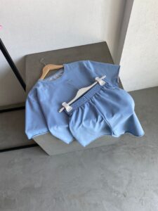 Женский Базовый Летний Голубой Комплект с Обрезанными Краями (Футболка + Шорты)