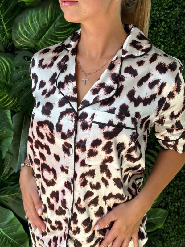 Женская Шелковая Леопардовая Пижама с Черным Кантом - Ночной Комплект Рубашка и Шорты