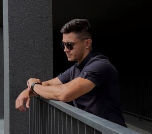 Мужской Базовый Льняной Летний Комплект Черная Рубашка и Белые Шорты