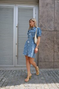 Женское Джинсовое Синие Платье в Сердечках с Вырезом на Спине 