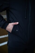 Мужская Черная Ветровка Классическая - Прямого Кроя с Капюшоном и Манжетами на Резинках