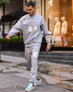 Мужской Серый Костюм Свободного Кроя с Нашивками - Свитшот Оверсайз + Штаны Джоггеры