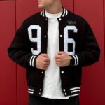 Мужской Черный Бомбер на Микрофлисе с Вышитой Цифрой "96"