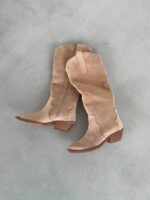 Женские Демисезонные Бежевые Сапоги Казаки - Высокие Замшевые на Байке