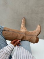 Женские Демисезонные Бежевые Сапоги Казаки - Высокие Замшевые на Байке