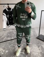 Мужской Зеленый Спортивный Костюм Свободного Кроя в Принт Надписях - Свитшот с Обрезанными Краями + Штаны Джоггеры