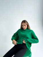 Женский Удлиненный Зеленый Свитер - Базовый Однотонный с Воротником под Горло