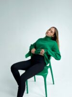 Женский Удлиненный Зеленый Свитер - Базовый Однотонный с Воротником под Горло