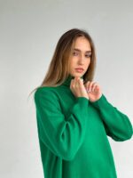 Женский Удлиненный Зеленый Свитер - Базовый Однотонный с Воротником под Горло