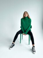 Женский Удлиненный Зеленый Свитер - Базовый Однотонный с Воротником под Горло