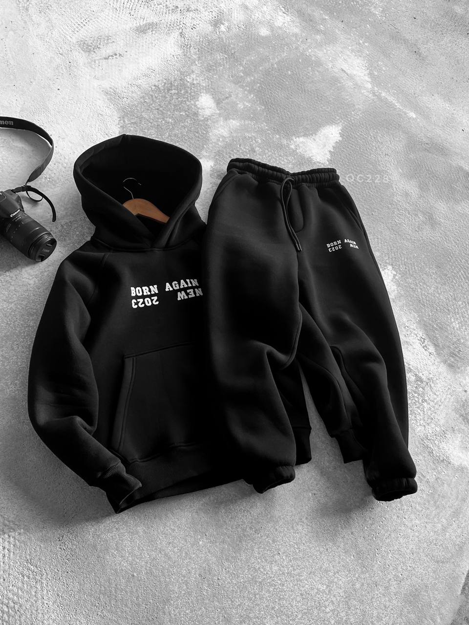 photo_2023-10-03_08-59-16 Мужской Теплый Черный Спортивный Костюм на Флисе с Надписью "Born Again New 2023" - Худи + Джоггеры