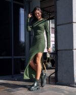 Женское Силуэтное Платье Хаки Макси Ариель в Рубчик с Вырезом на Ноге
