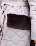 Женское Удлиненное Зимнее Бежевое Пальто Вентар - Стеганое с Поясом и Мехом под Норку