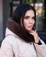 Женское Удлиненное Зимнее Бежевое Пальто Вентар - Стеганое с Поясом и Мехом под Норку